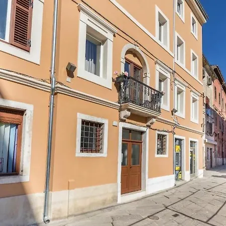 Fresco Residence- Apartment In The Center Of Pula Exterior photo