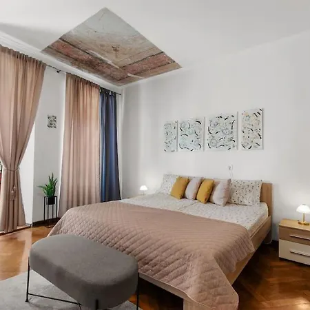 Fresco Residence- Apartment In The Center Of Pula Exterior photo